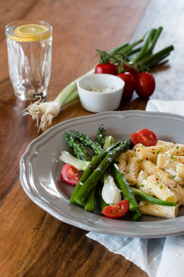 Sommerliche Pasta mit Spargel und Ziegenkäse - gekleckert.de